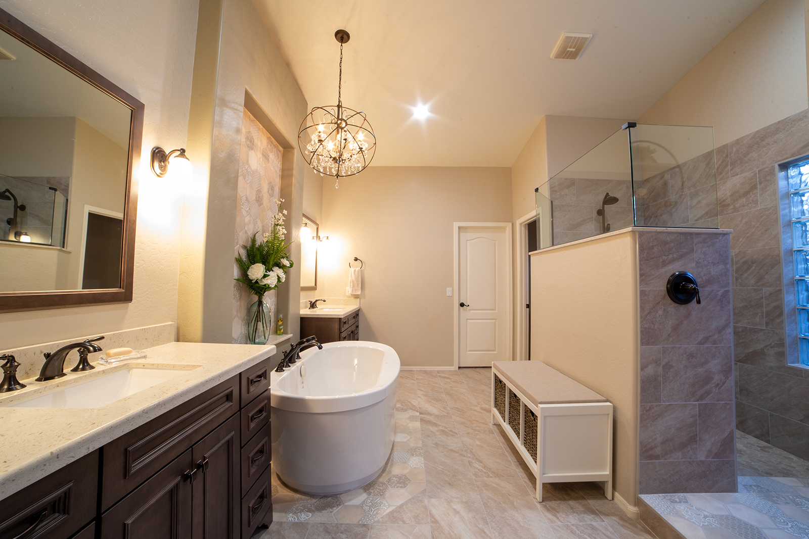 interior bathroom photo