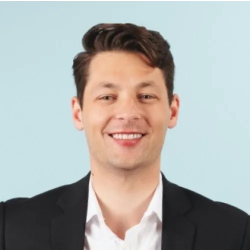 Nikolas Scoolis headshot