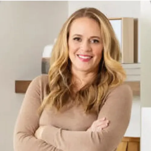 Katie Kath square headshot