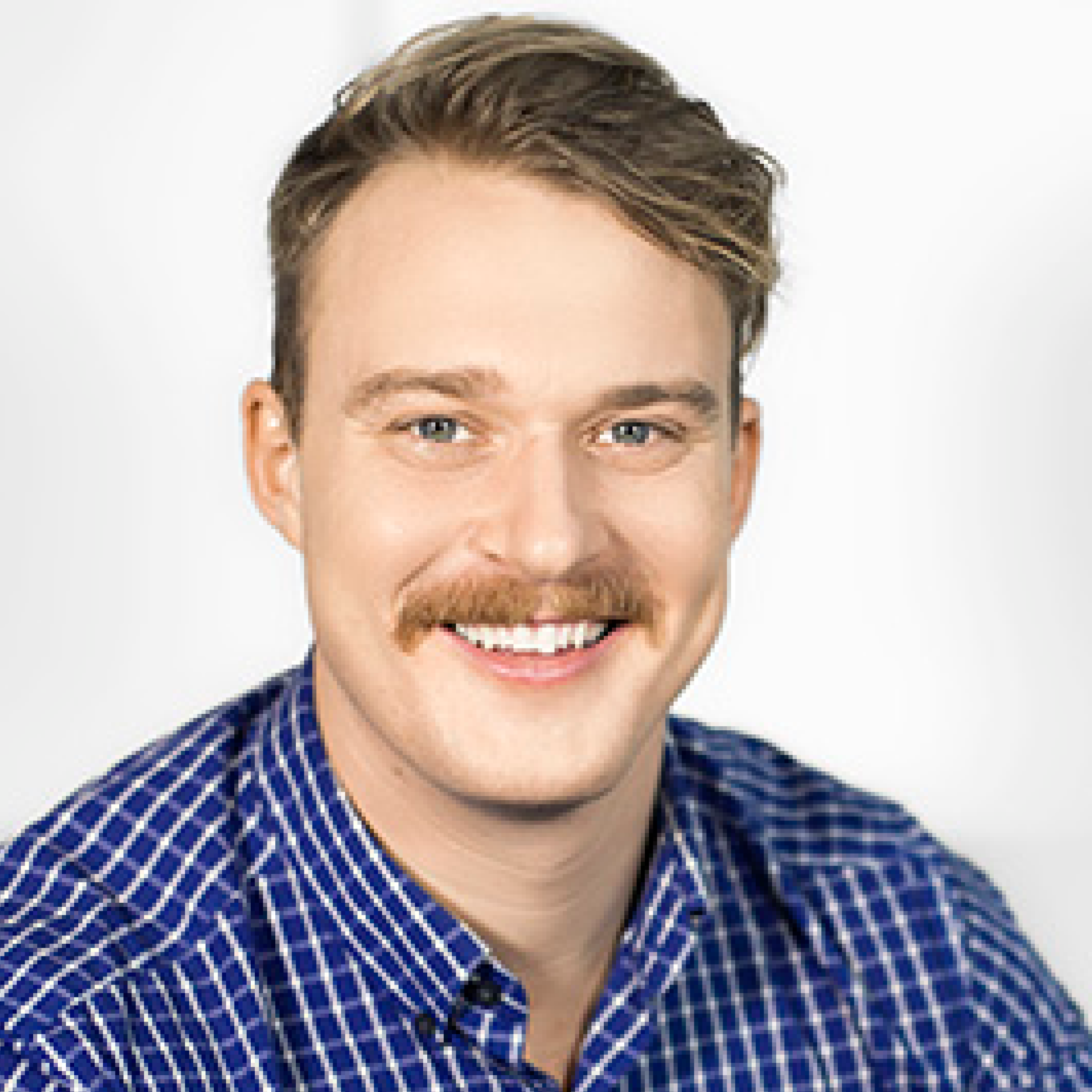 Benji Carlson headshot