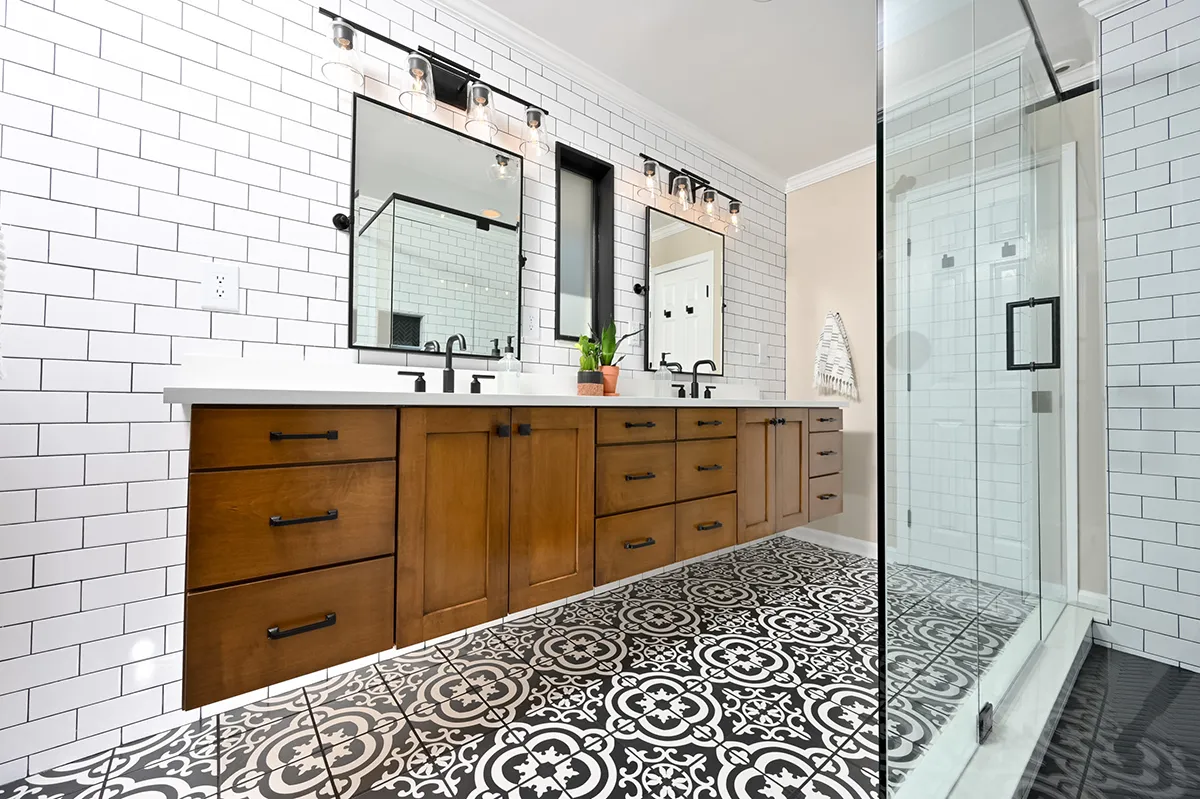 Reclaimed Karma interior bathroom