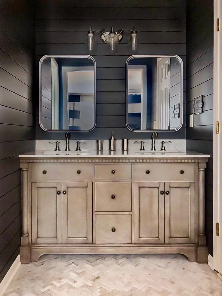 Reclaimed Karma interior bathroom